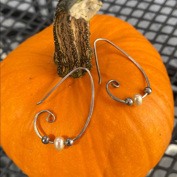 Handmade Silver Possibly Sterling Wire Earrings With Pearls - Picture 13 of 16